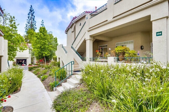 Foto del edificio - Beautiful Aliso Viejo Condo in the Seagate Colony-2/2