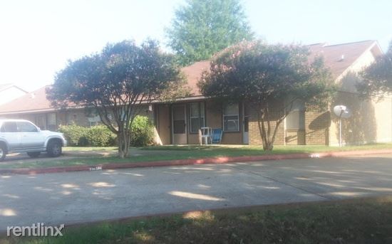 Building Photo - 227 E Plum St