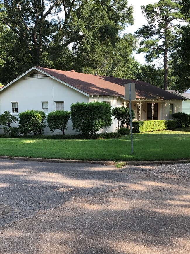 Building Photo - 1810 Garland Ave