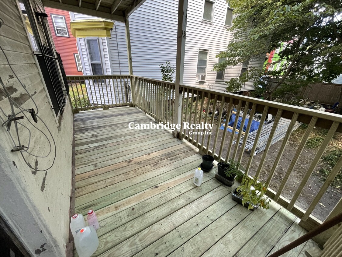 Primary Photo - 98 Pine St