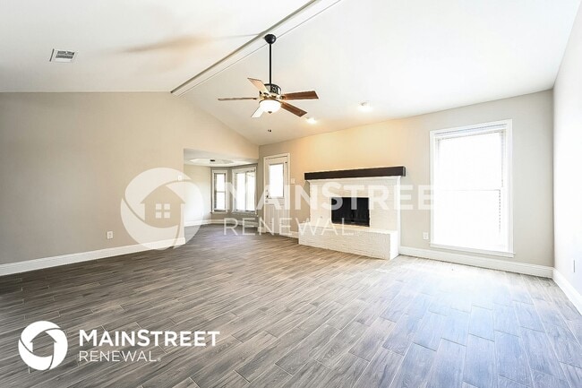 Building Photo - 524 E Lark Ct