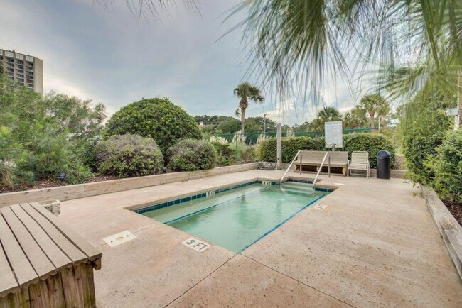 Foto del edificio - 5601 N Ocean Blvd