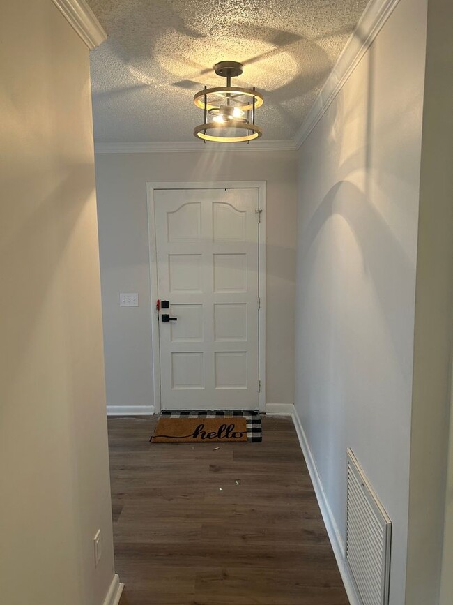 Building Photo - 3 Bedroom Single Family Home in Adel