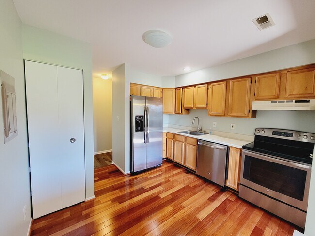 Foto del edificio - 1003 Spring Gate Rd