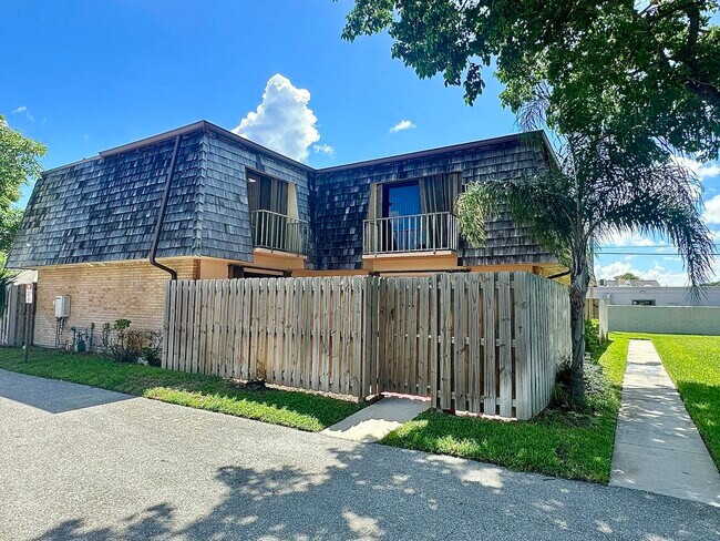 Foto del edificio - 63 Lake Arbor Dr