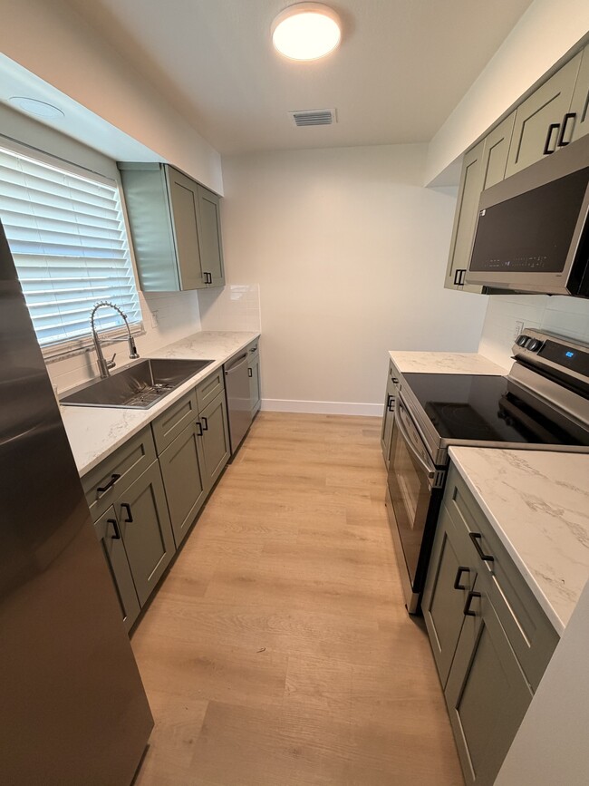 Building Photo - 1925 Forked Creek Dr