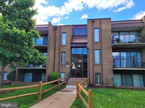 Building Photo - 7599 Gales Ct