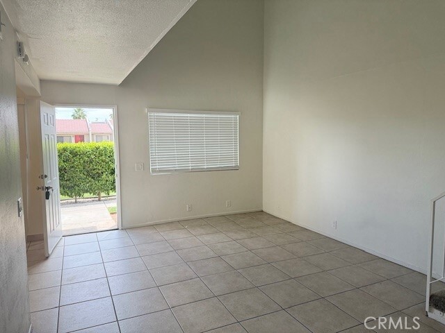 Foto del edificio - 51025 Avenida Martinez