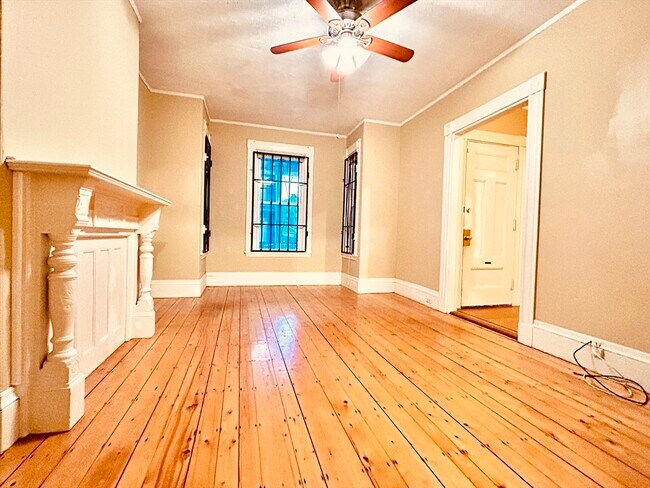 Building Photo - 13 Wyoming St