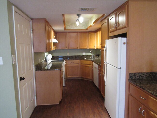 Foto del edificio - Northeast Pensacola 2BR Home Near I-10 & Pensacola Bay with Loft, Granite Kitchen, Attached Garag...
