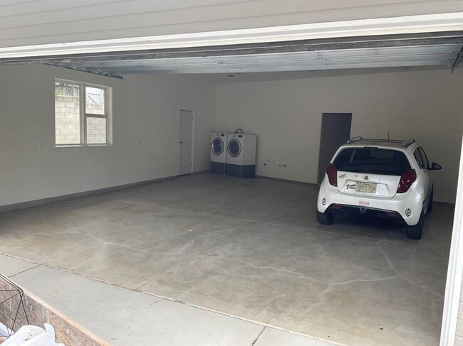 Building Photo - 9427 Vista Dr