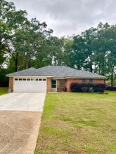 Building Photo - 349 Angie Cir