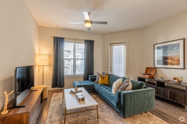 1BR, 1BA - 849SF - Living Room - Millennium Music Row