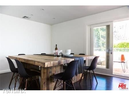 Building Photo - 1523 N Doheny Dr