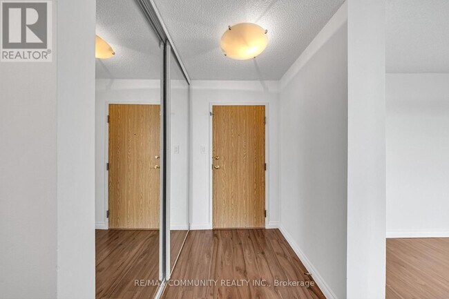 Photo du bâtiment - 1360 Rathburn Rd E