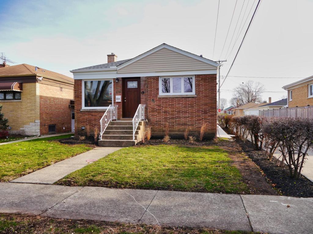 Primary Photo - 2119 Forest Ave