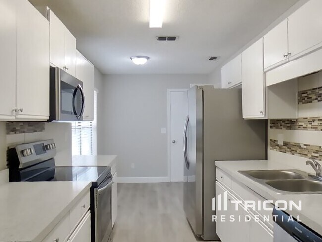 Foto del edificio - 12178 Rochford Ln