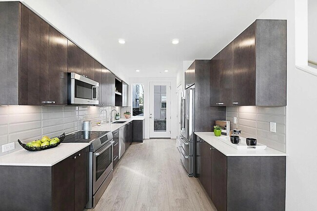 Foto del edificio - Ballard Townhouse 2bd/2ba, AC, Garage Parking