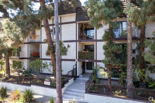 Building Photo - 1559 Winona Blvd