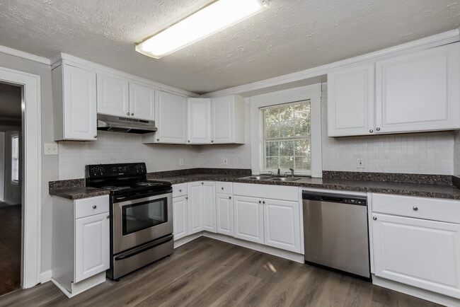 Building Photo - 195 Neely Hammonds Rd