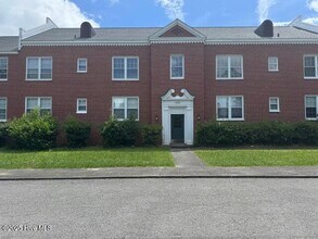 Building Photo - 2940 Oleander Dr