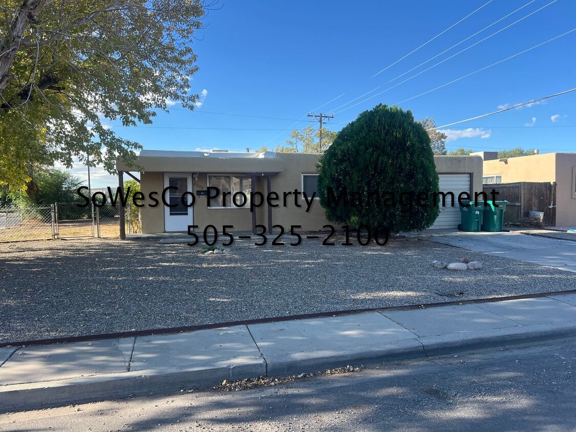 Primary Photo - 3 Bedroom 2 Bath, 1 Car Garage and new flo...