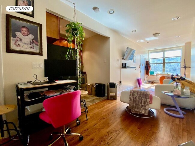 Foto del edificio - 305 W 123rd St