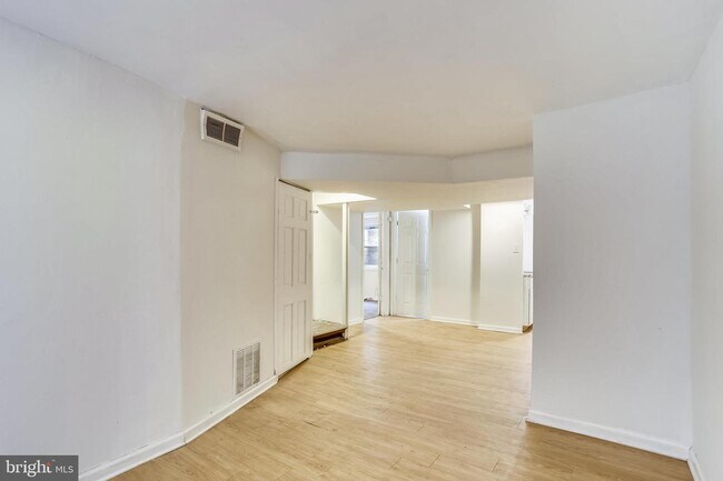 Building Photo - 2915 Fairlawn St