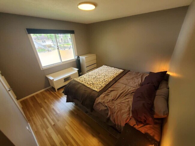 Foto del edificio - 4 bed 2 bath Comfortable and spacious single-family house, in NE Minneapolis
