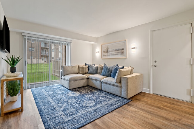 Building Photo - Woodsdale Apartments