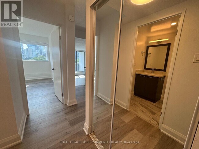 Building Photo - 191 Sherbourne St