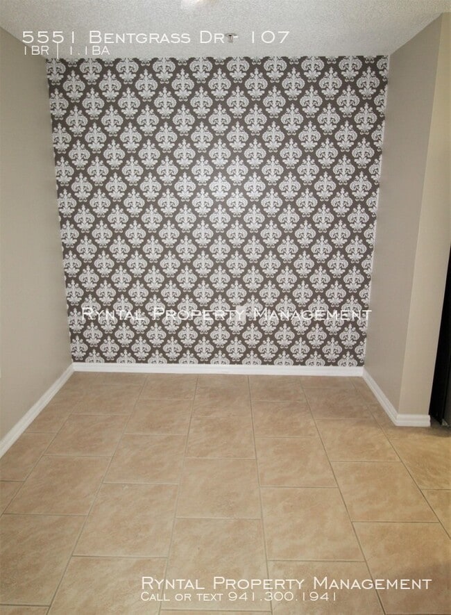 Building Photo - 5551 Bentgrass Dr