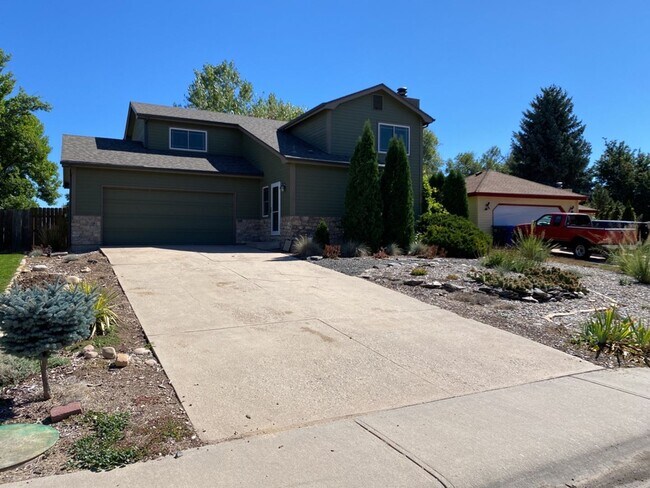 Building Photo - 3-Bed / 3.5-Bath Single-Family Mid-Town Ho...