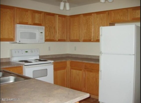 Building Photo - 1595 S 227th Ave