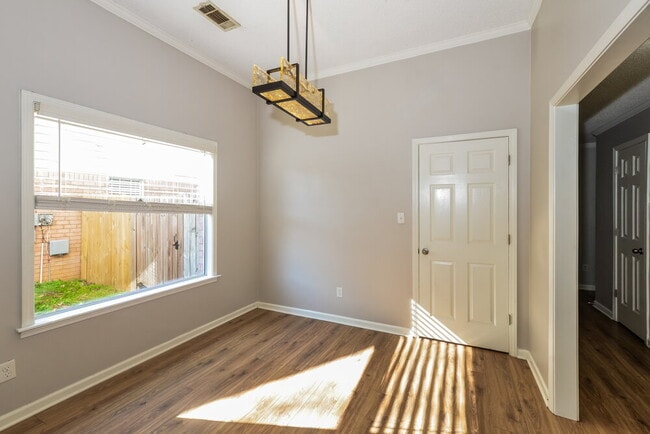 Building Photo - 2219 Lake Hill Ct