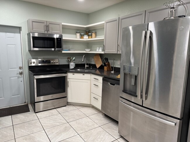 Building Photo - 2 bedroom 1 bath close to downtown Melbour...