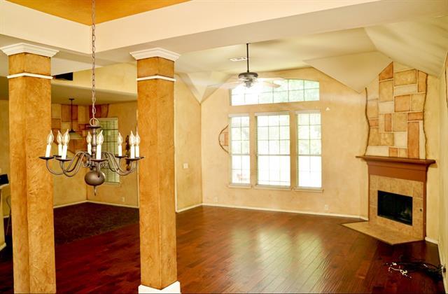 Foto del edificio - 6018 Blue Oak Dr