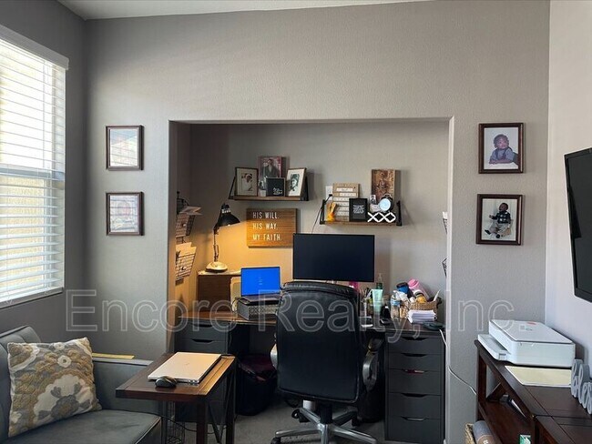 Building Photo - 1715 Cal Orchid Pl