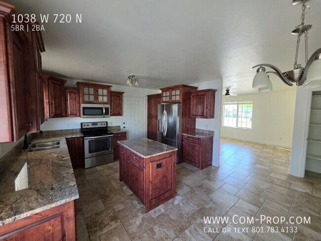 Building Photo - 1038 W 720 N