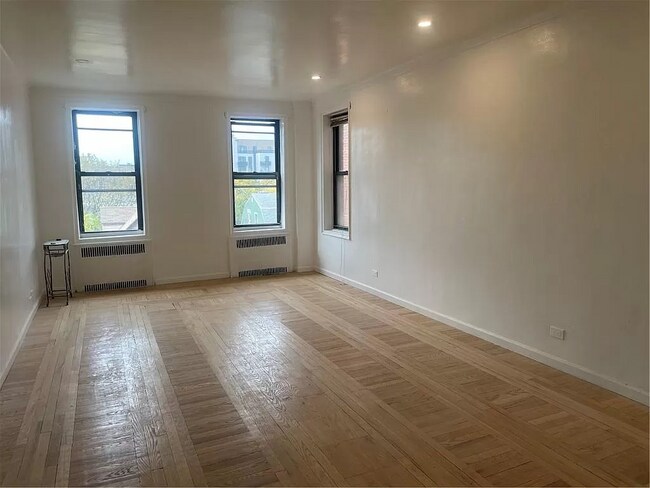 Foto del edificio - 1625 E 13th St