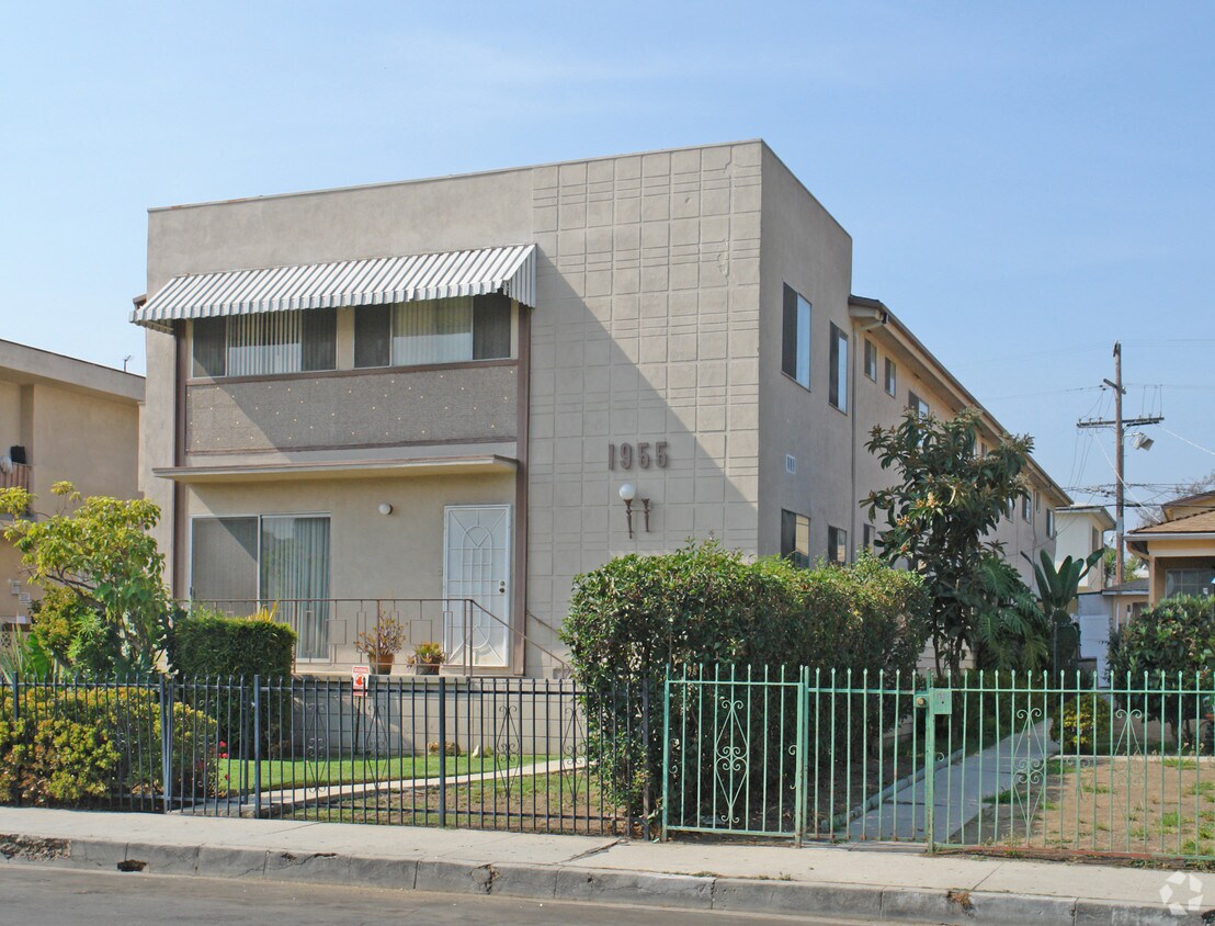 Building Photo - 1955 Bedford St
