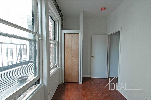 Building Photo - Gorgeous Studio in Historic Brooklyn heights!