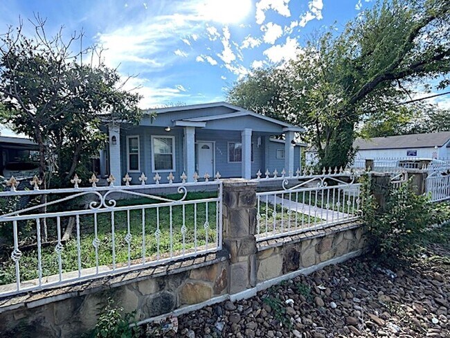 Foto del edificio - 3 br, 3 bath House - 3724 W Salinas St