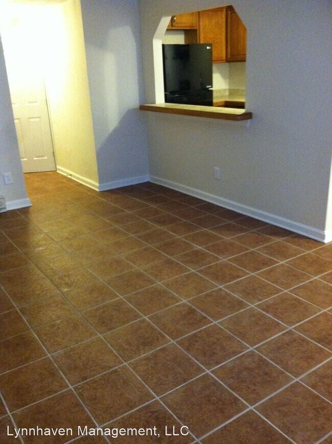 Foto del edificio - 9619 Warwick Ave