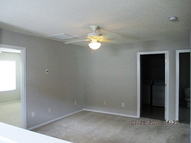 Building Photo - Awesome 3br 2.5ba in Durham. Fenced Yard!  Avail June 5, 2026!