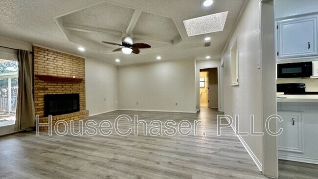 Building Photo - 6814 Hyden Ave