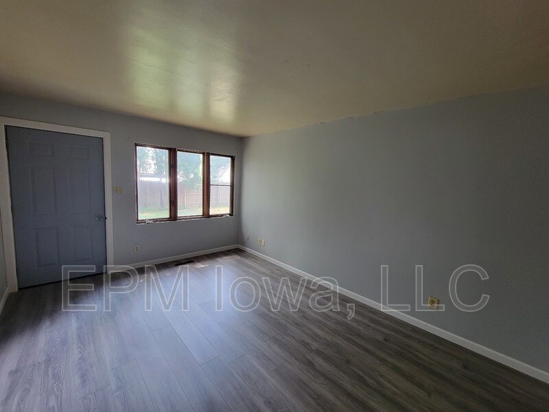 2281/2 Hammond Ave Unit 4, Waterloo, IA 50702 Condo for Rent in