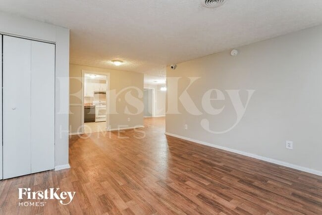 Foto del edificio - 5289 Old Trail Cir