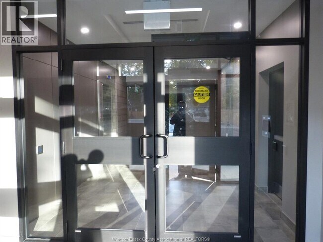 Photo du bâtiment - 140 Main St E