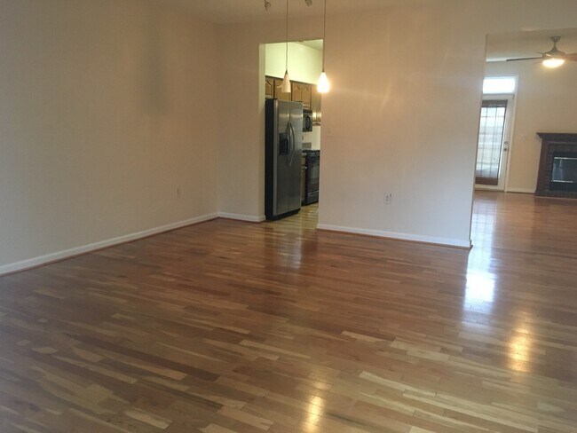 Foto del edificio - 4428 Rivermill Ct